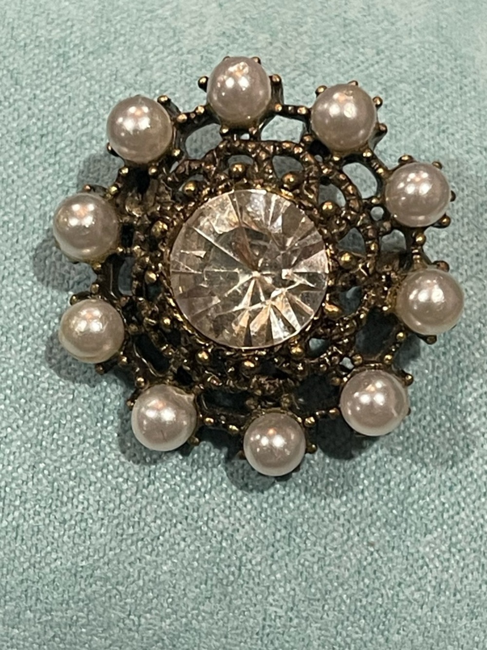 Vintage-Inspired Pearl and Crystal Round Brooch - Gold Tone